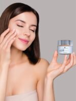 Intense Pro Glowing Booster Moisturising Gel - Vitamin C 15% - Image 3